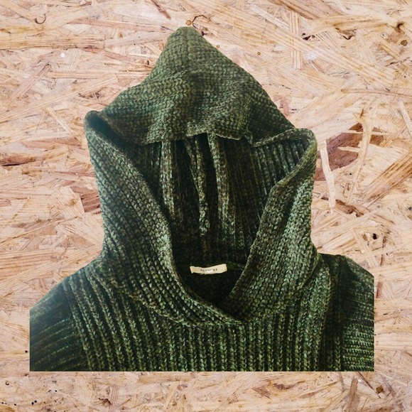 Pleione Sweater - Picture 2 of 4